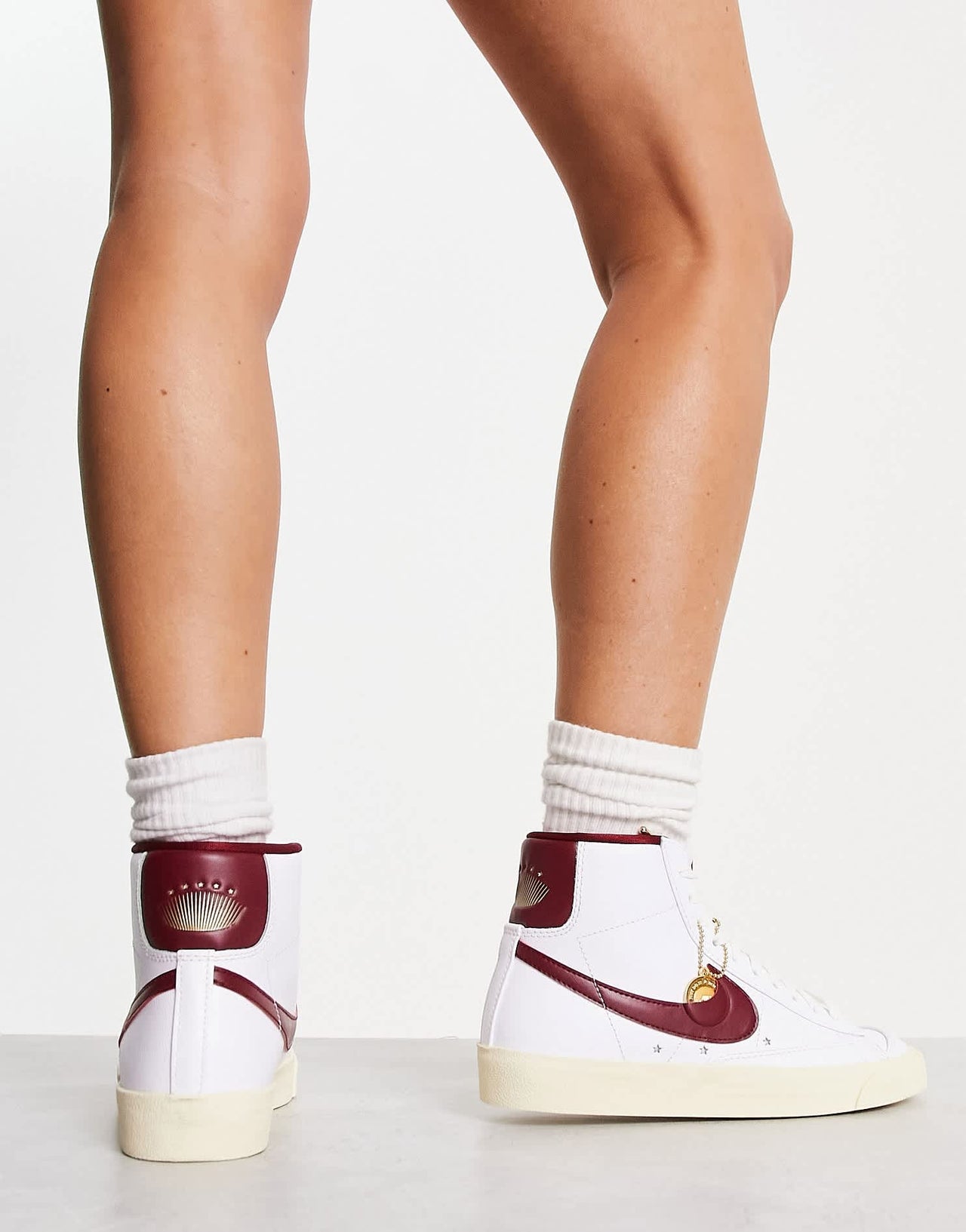 Nike Blazer Low '77 trainers in white and red