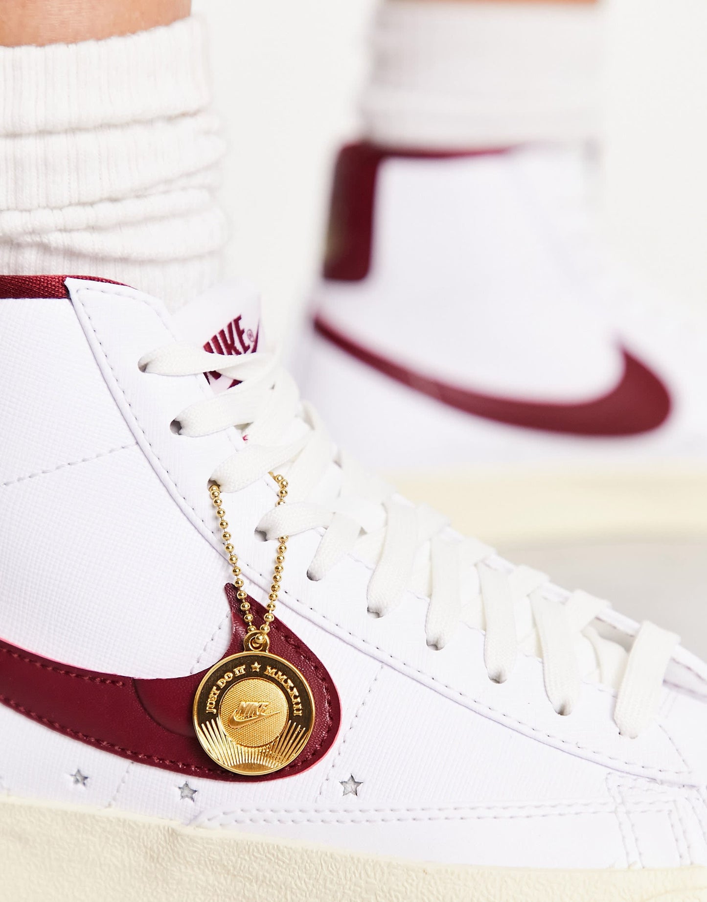 Nike Blazer Low '77 trainers in white and red