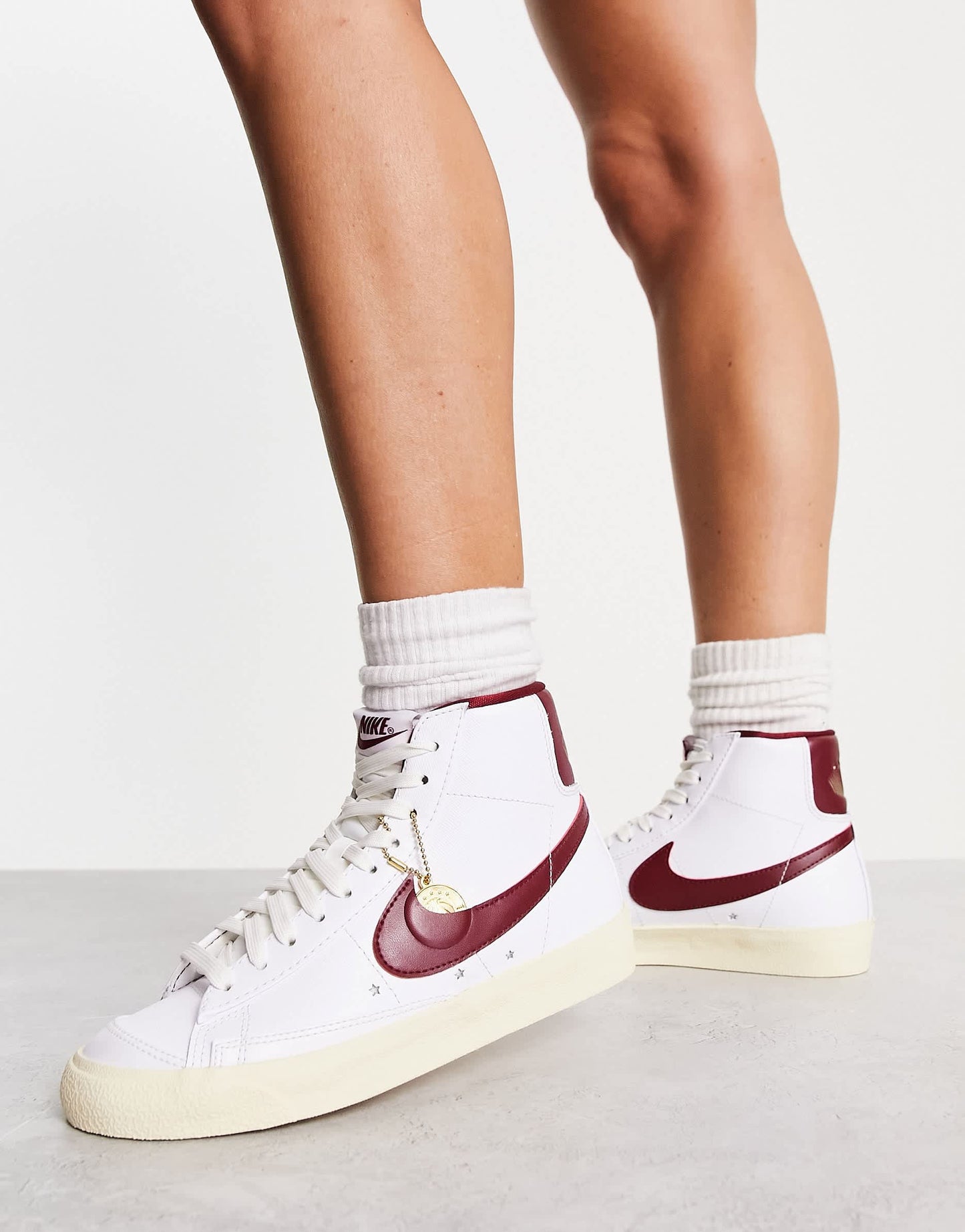 Nike Blazer Low '77 trainers in white and red