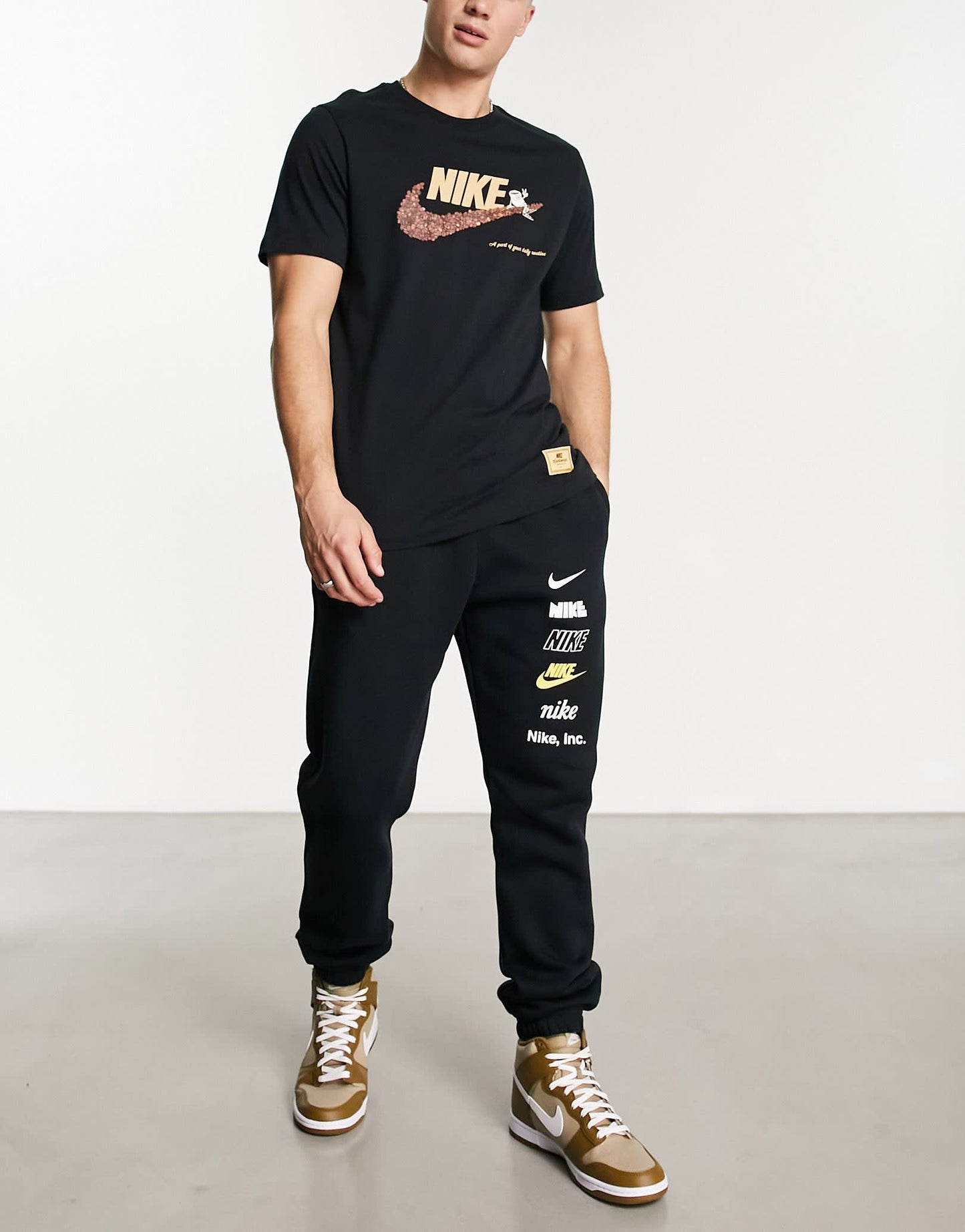 Nike Club logo joggers in black