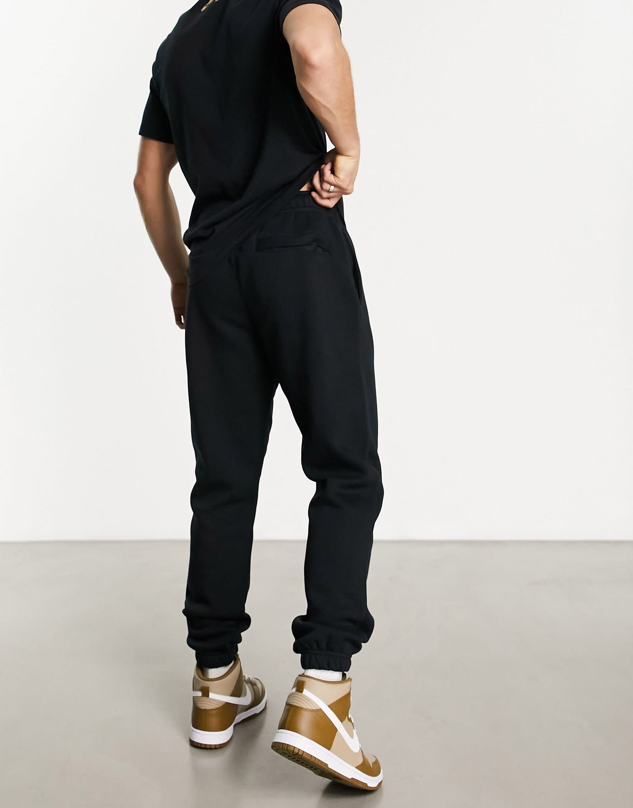 Nike Club logo joggers in black
