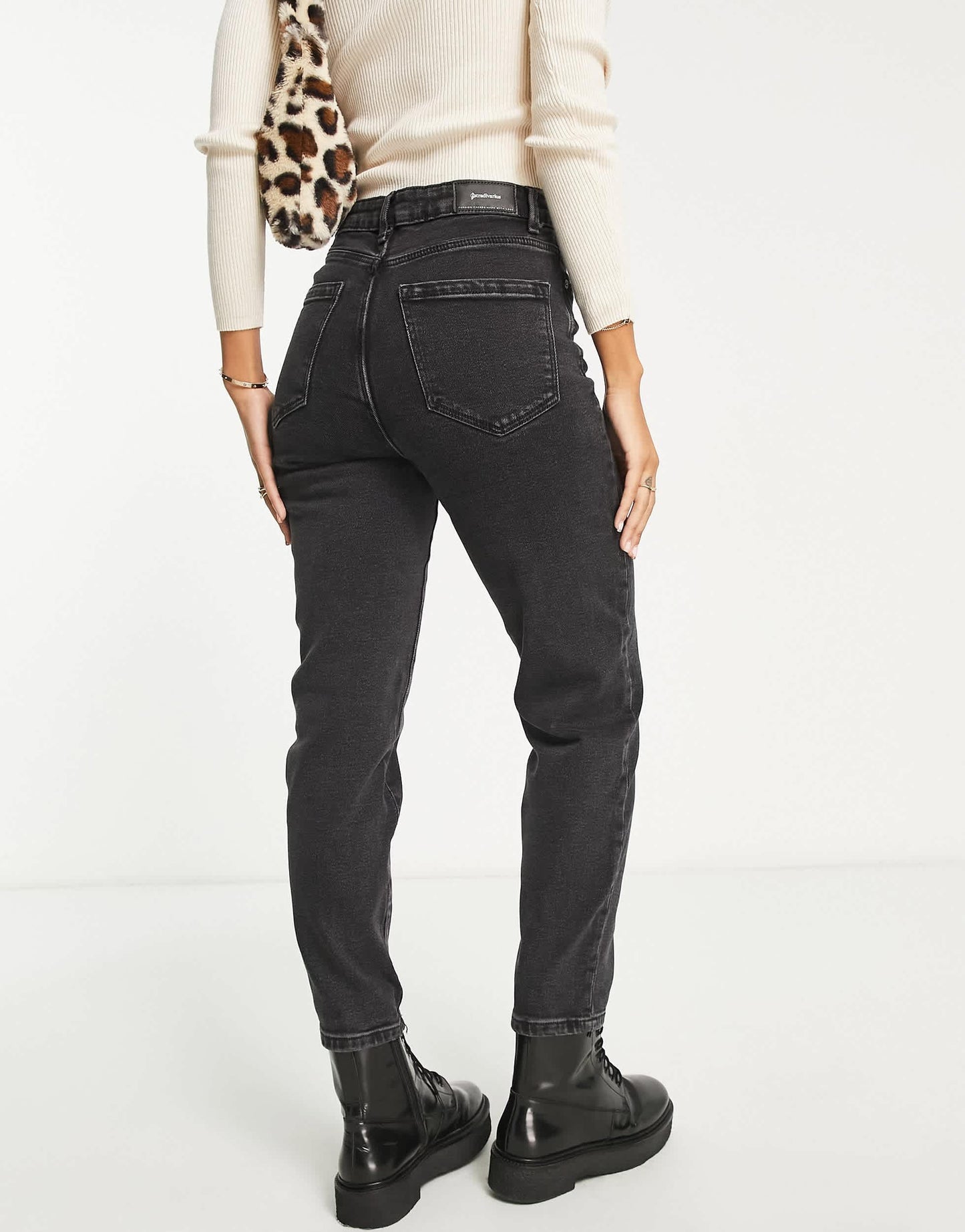 Stradivarius cotton slim mom jean with stretch in black