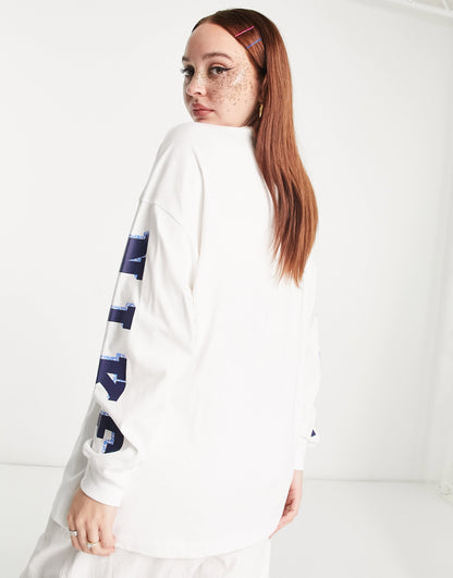 Nike Sportswear graphic long sleeve t-shirt in white