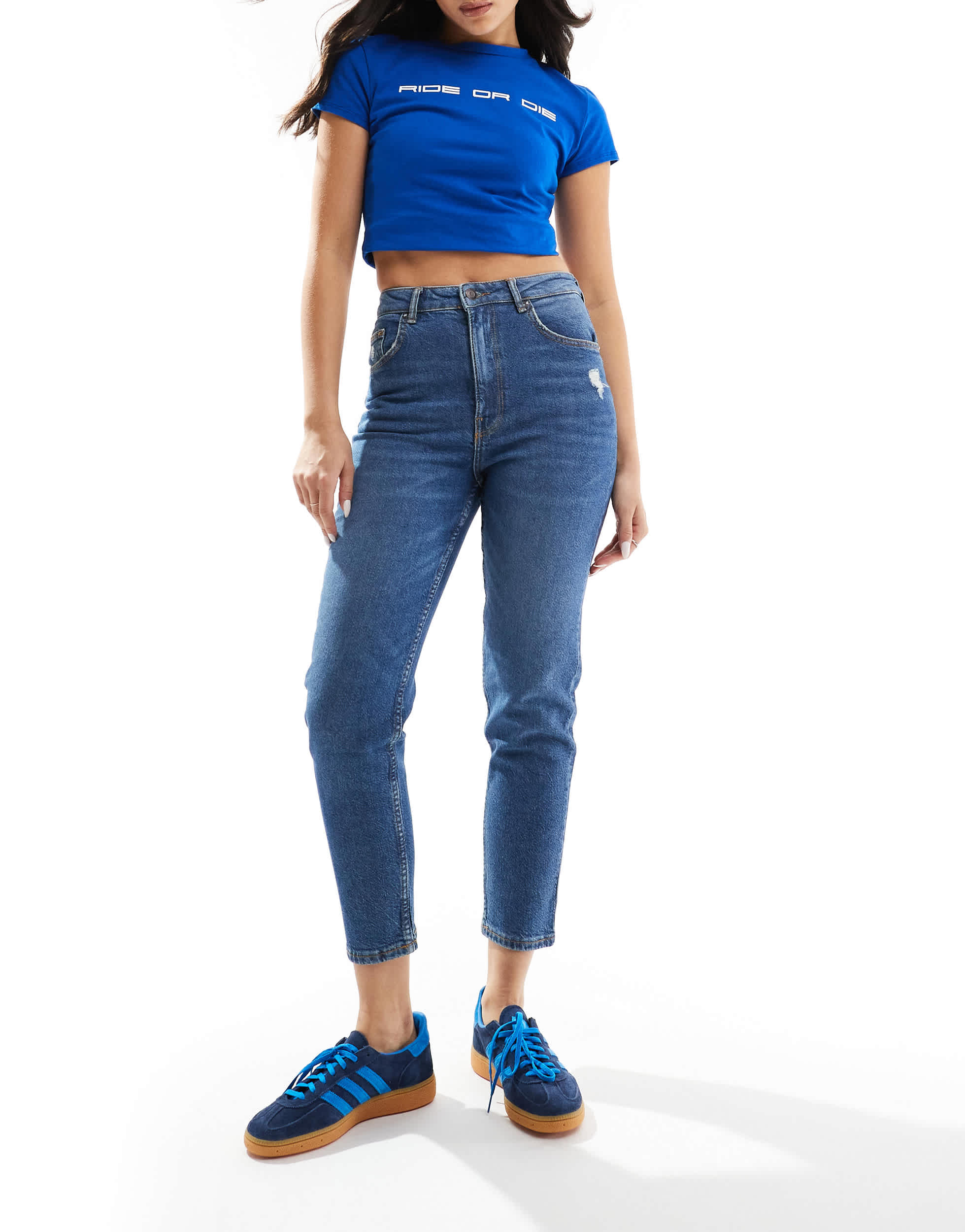 Bershka comfort fit mom jean in mid blue