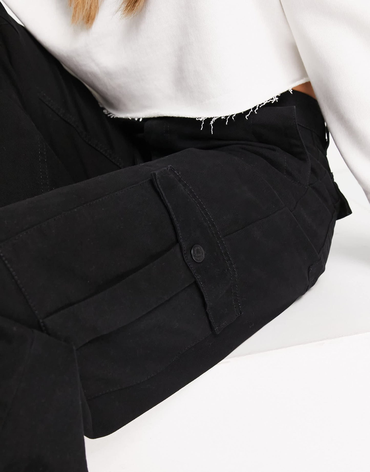 Pull&Bear wide leg cargo trousers in black