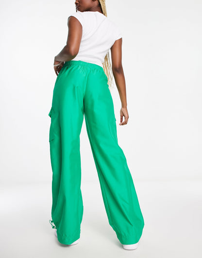Nike trend woven cargo trousers in stadium green