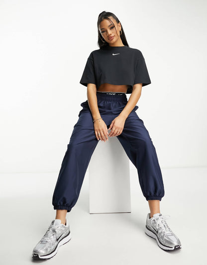 Nike trend crop t-shirt in black