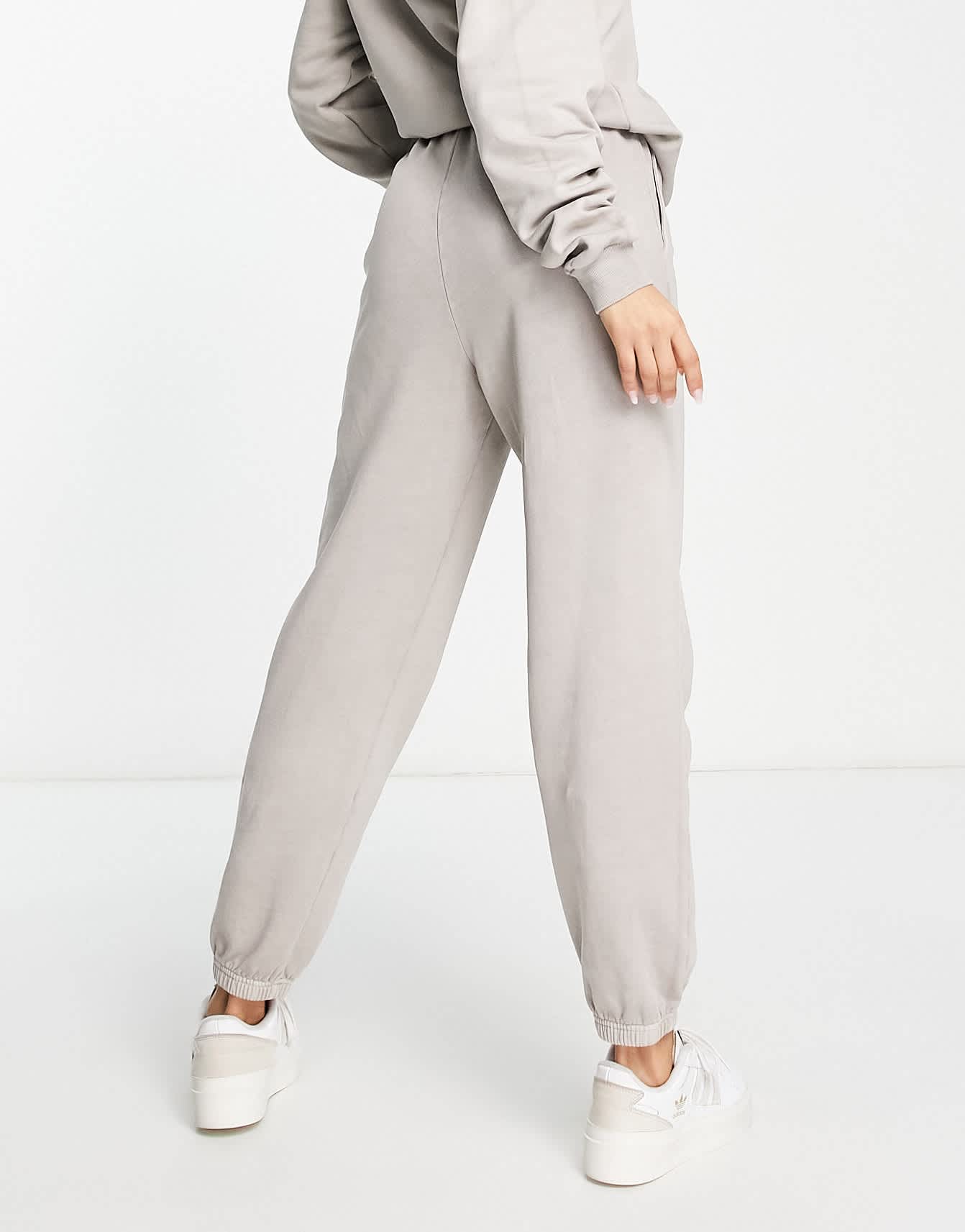 4505 ultimate joggers in oat milk