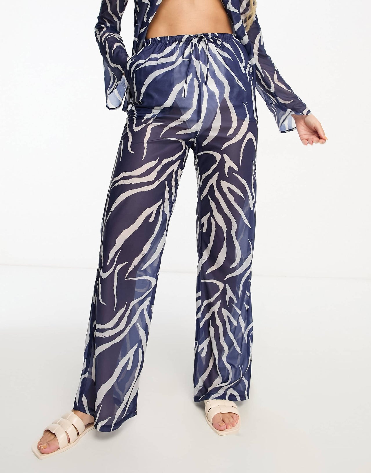 4th & Reckless sorrel sheer tie front trouser co-ord in navy zebra print