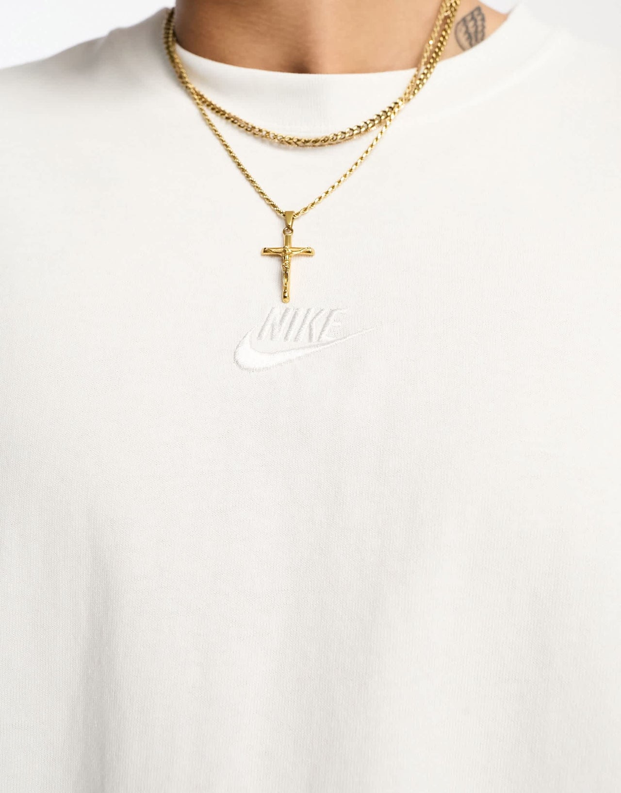 Nike OS Premium Essential Sust t-shirt in white