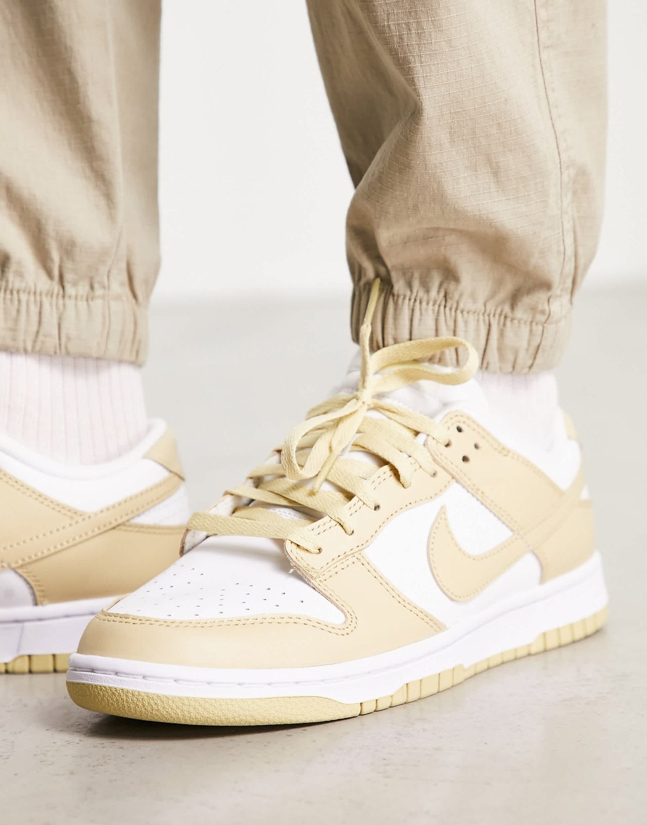 Nike Dunk Low trainers in white and gold