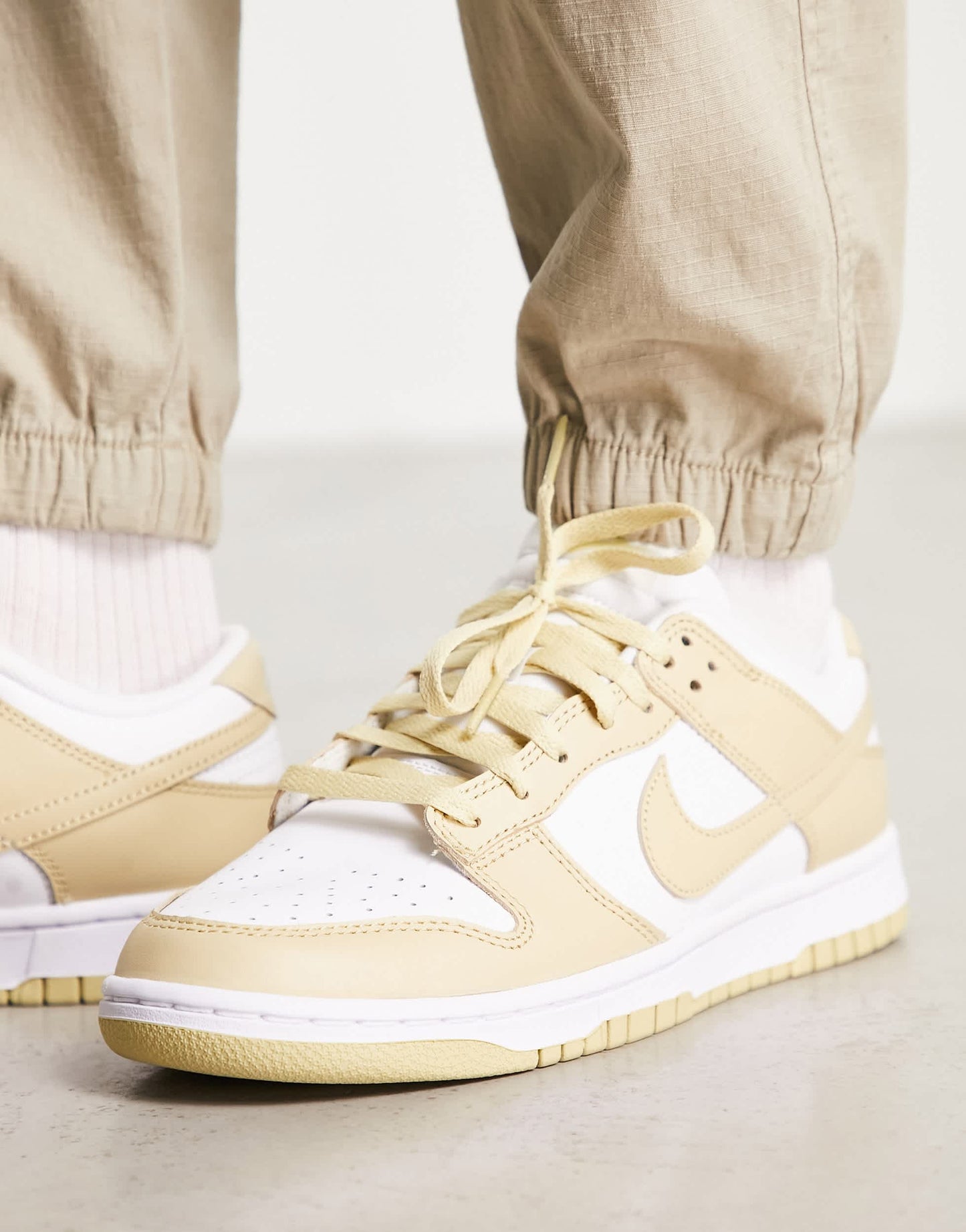 Nike Dunk Low trainers in white and gold