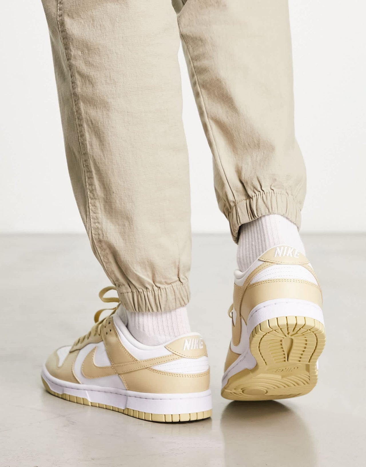 Nike Dunk Low trainers in white and gold