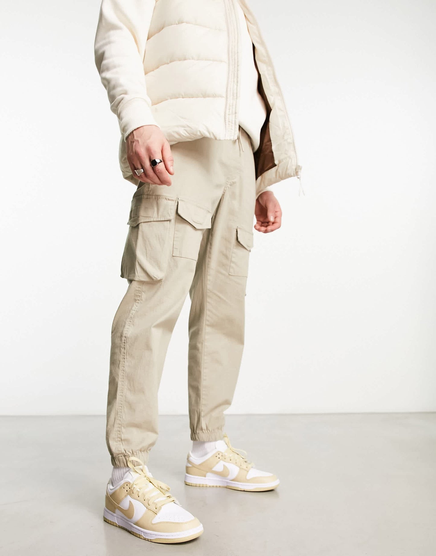 Nike Dunk Low trainers in white and gold