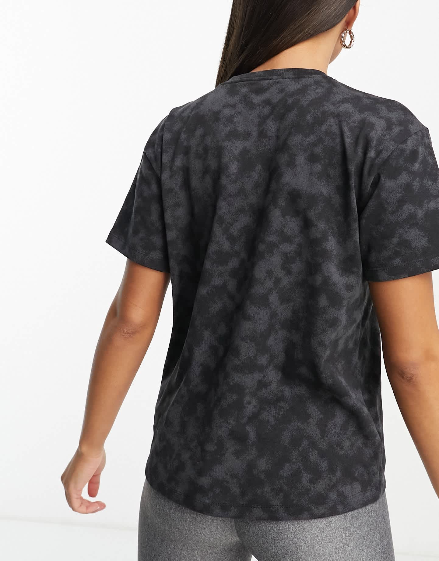 Under Armour logo heavyweight t-shirt in black