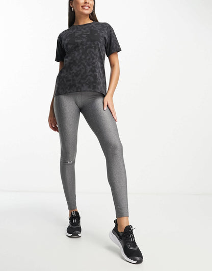 Under Armour logo heavyweight t-shirt in black