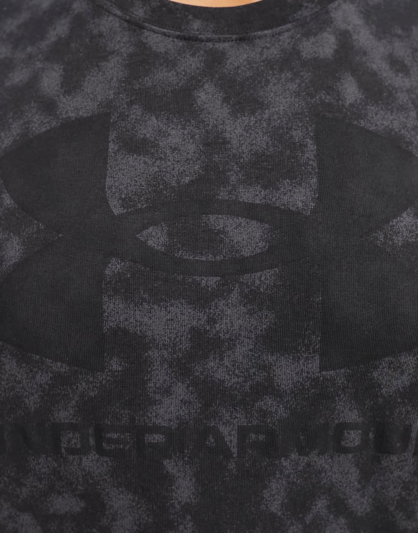 Under Armour logo heavyweight t-shirt in black