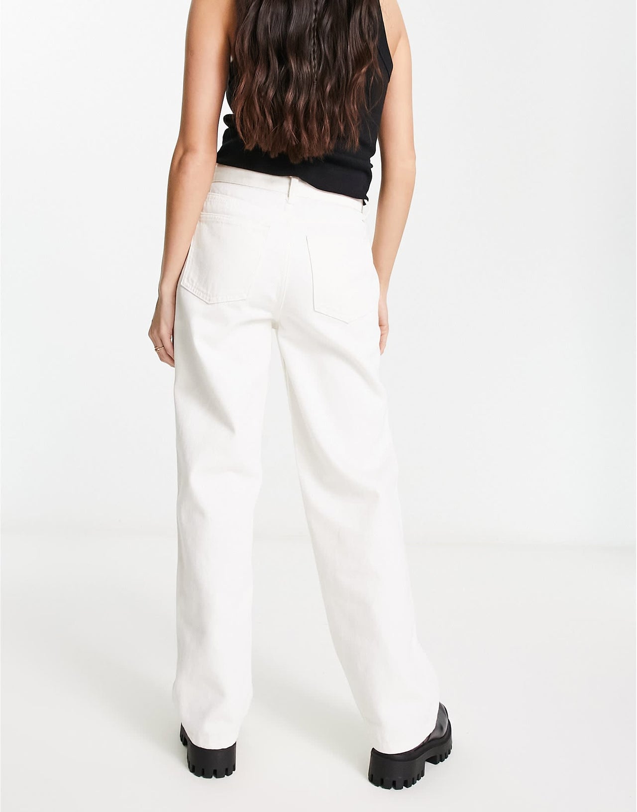 Signature 8 front seam straight leg jean in white