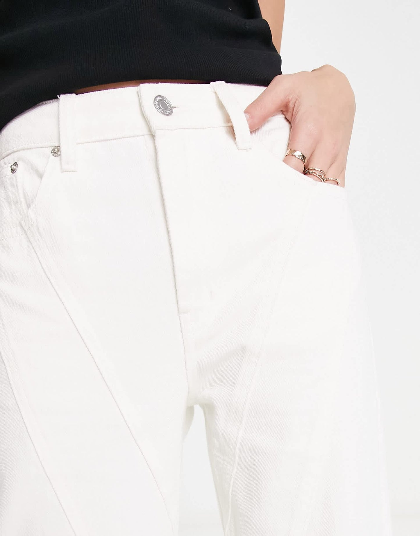 Signature 8 front seam straight leg jean in white