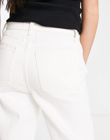 Signature 8 front seam straight leg jean in white
