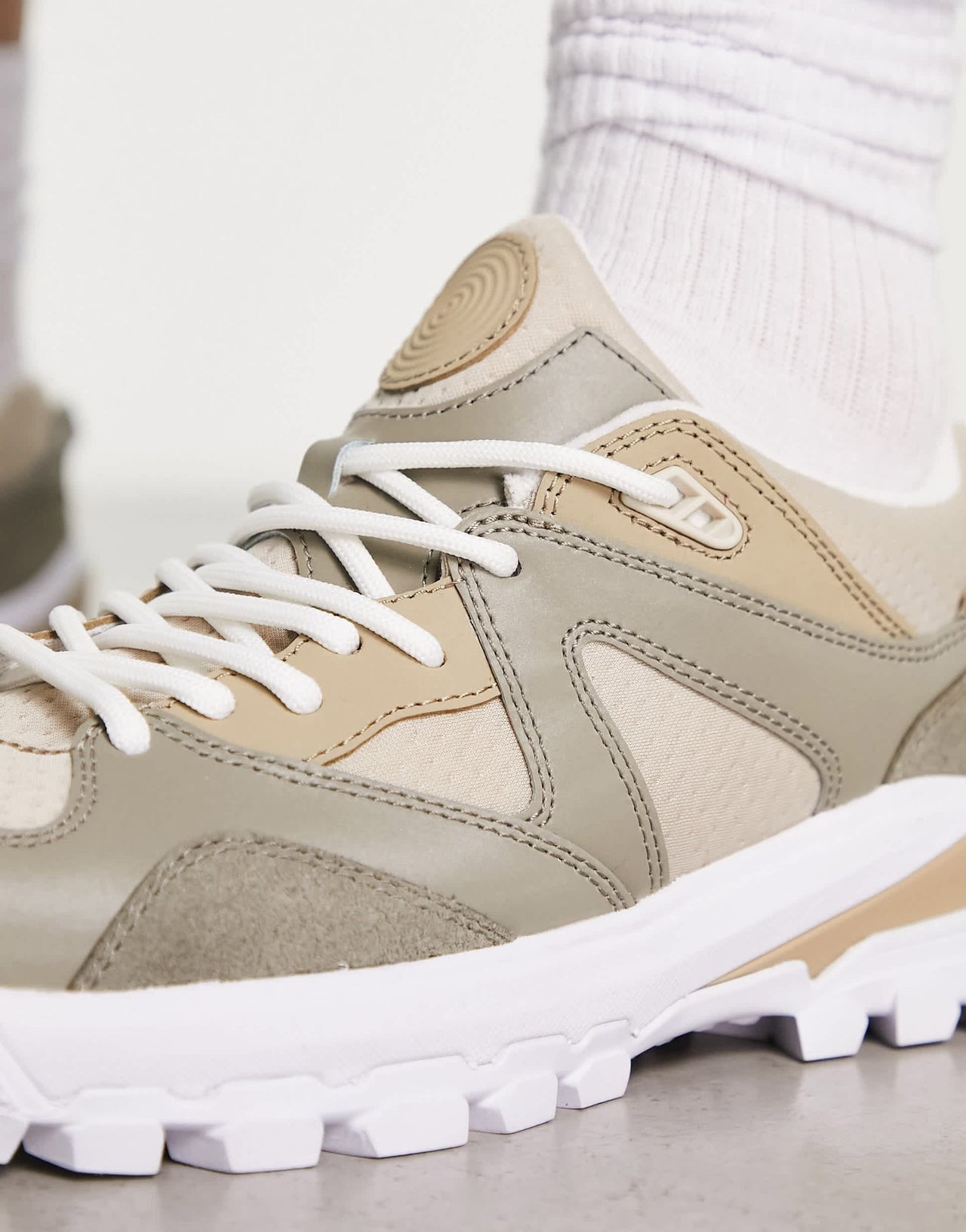 Vans AMZN trainers in beige