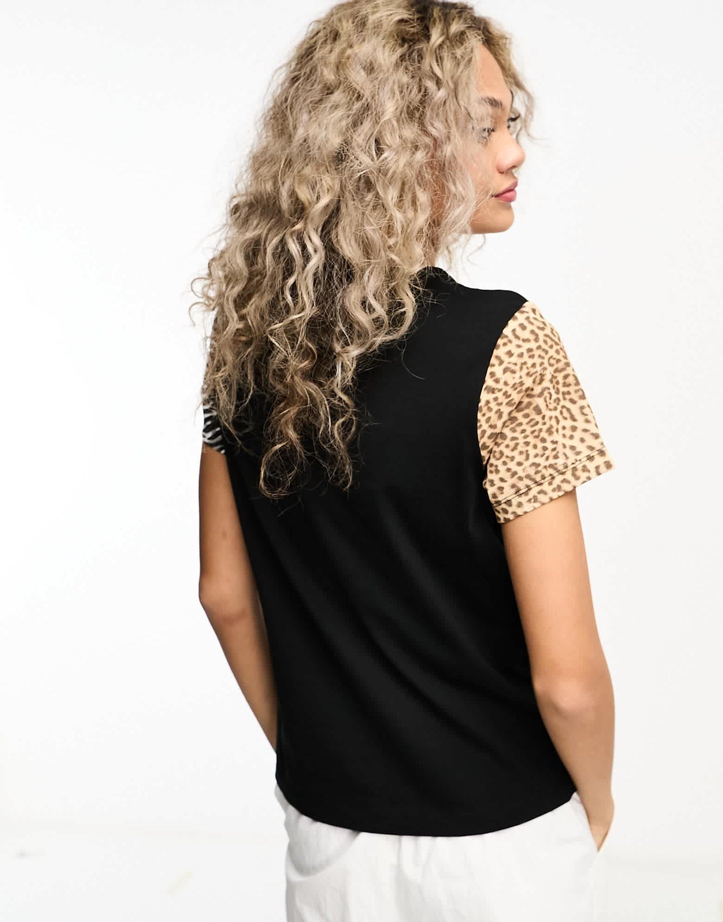 Vans wyld t-shirt with animal print in black - Exclusive to ASOS