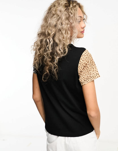 Vans wyld t-shirt with animal print in black - Exclusive to ASOS