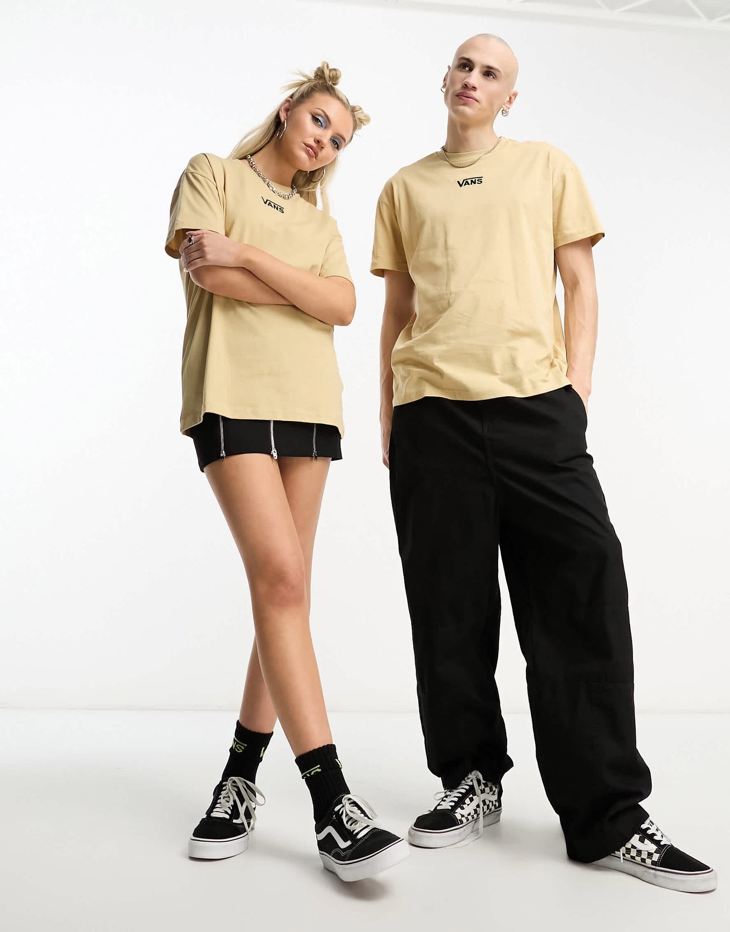 Vans unisex Center drop t-shirt in sand