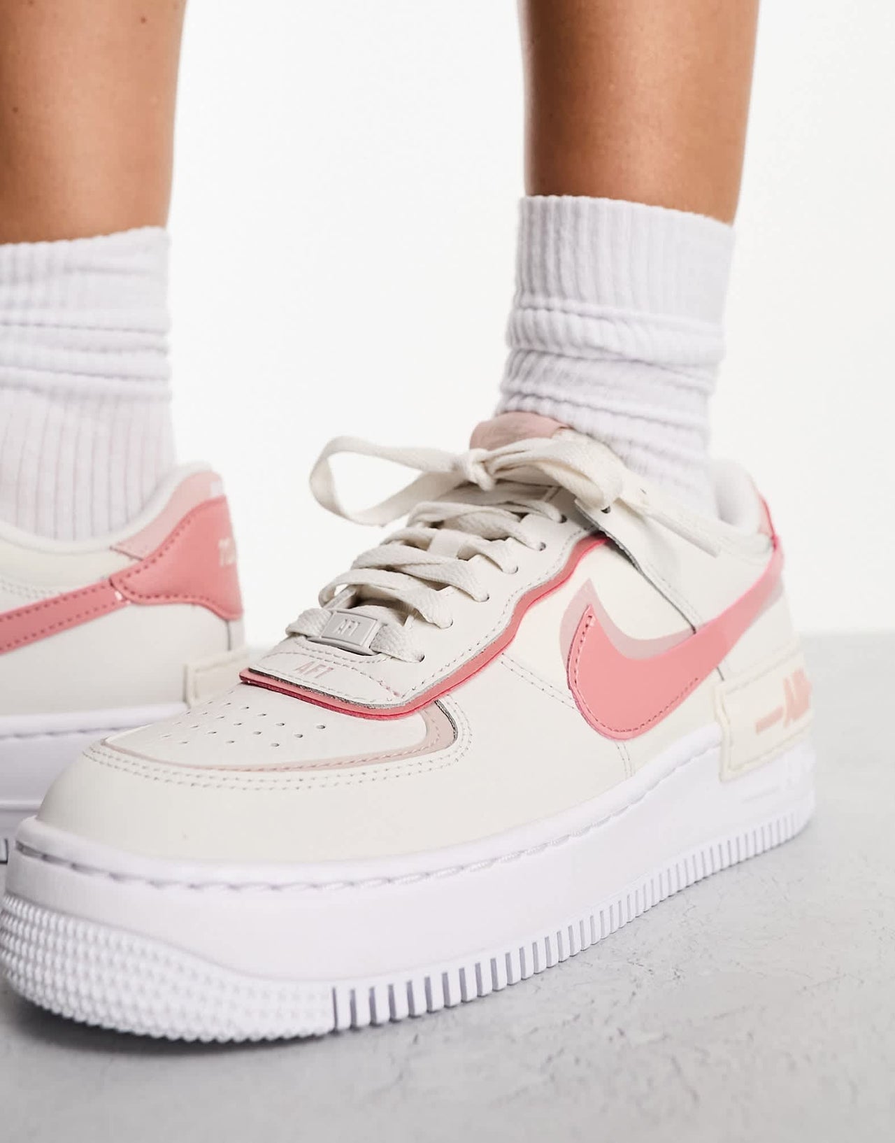 Nike Air Force 1 Shadow in white & pink