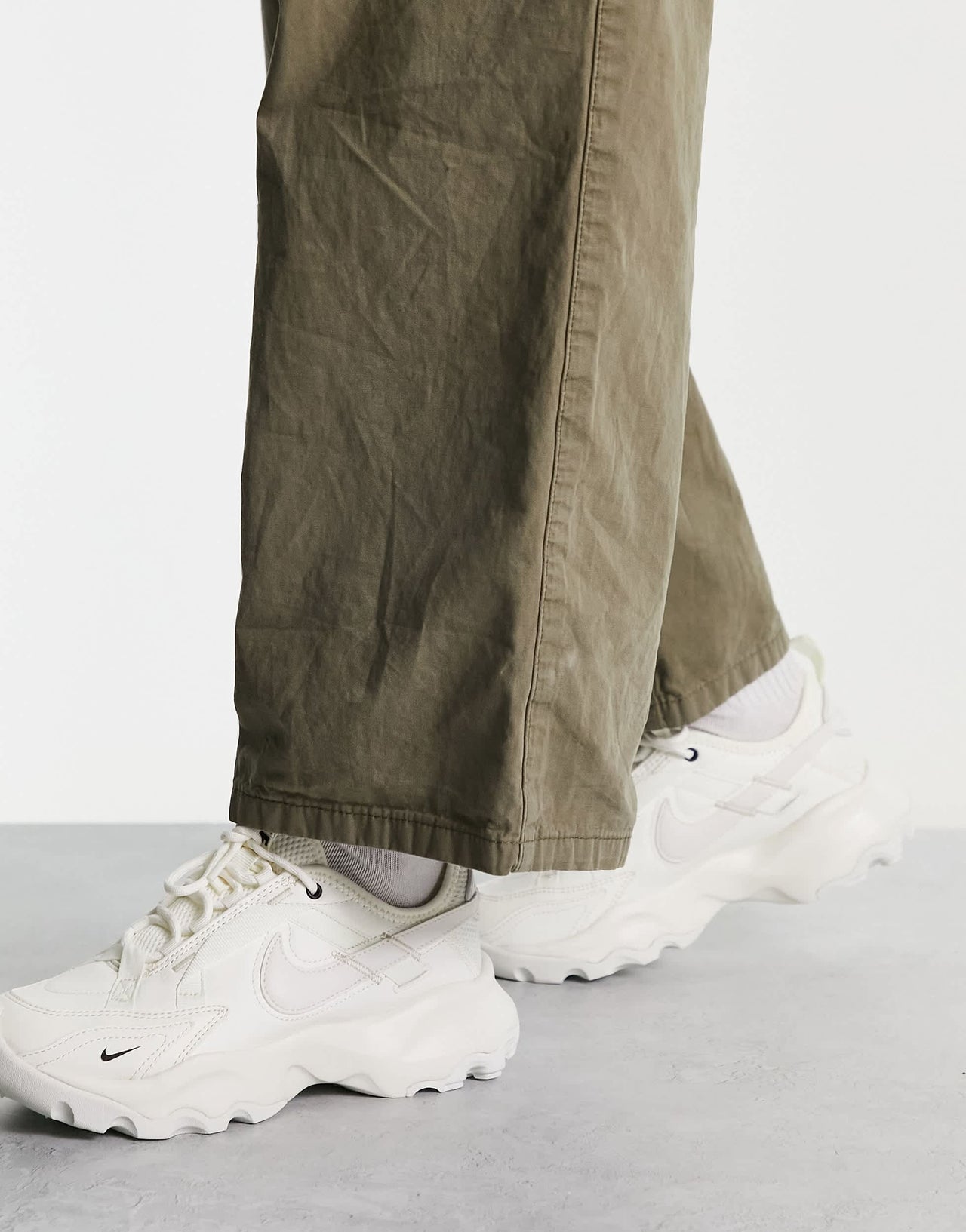 Nike TC 7900 trainers in white