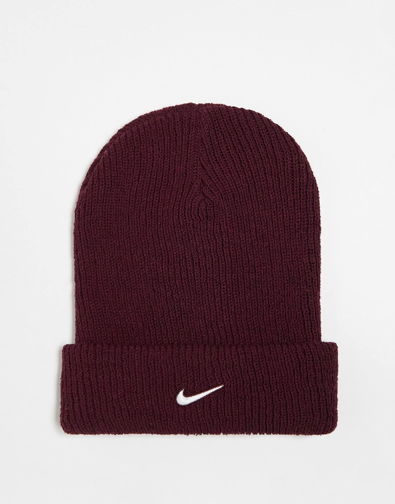 Nike Swoosh beanie in burgundy