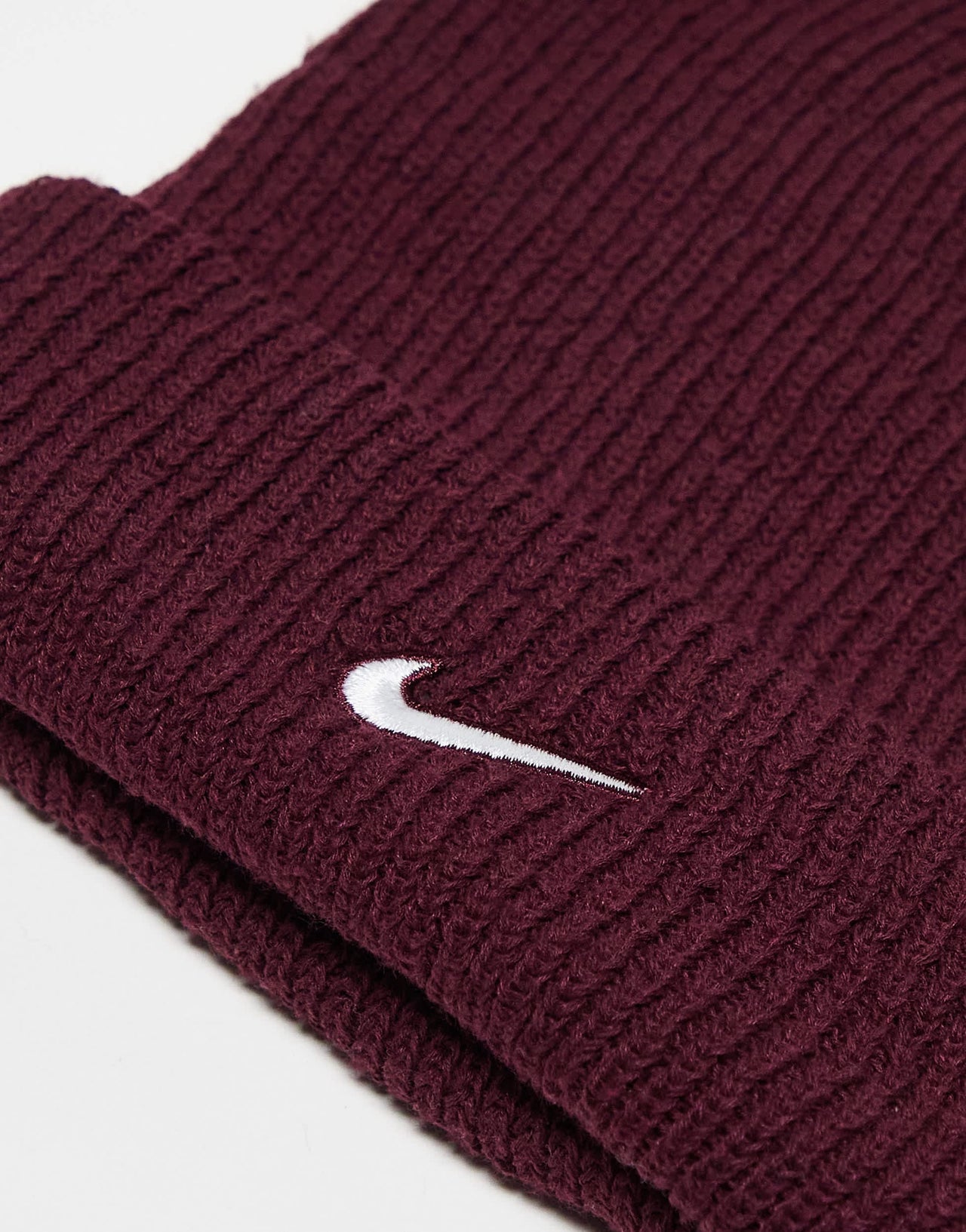 Nike Swoosh beanie in burgundy