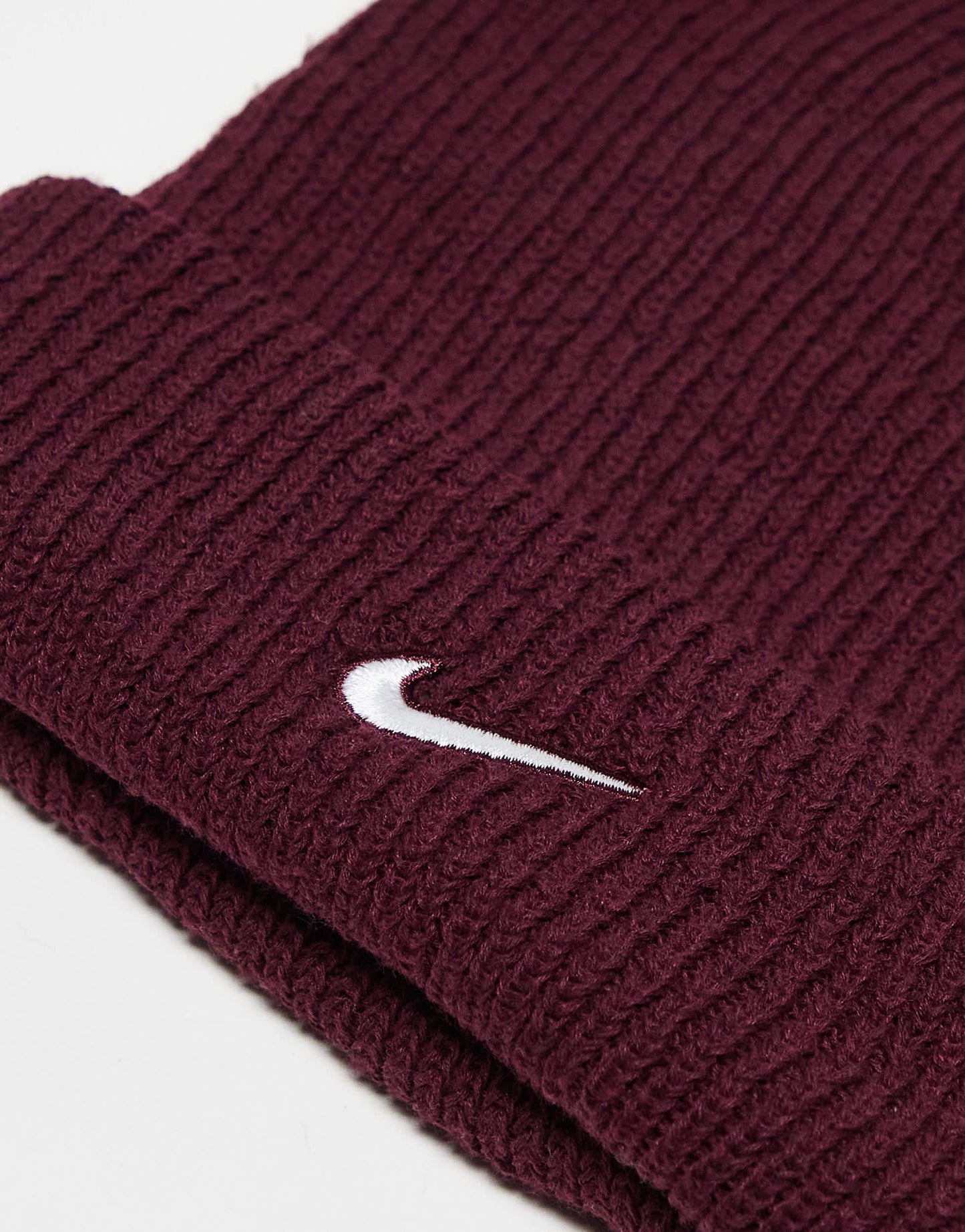 Nike Swoosh beanie in burgundy