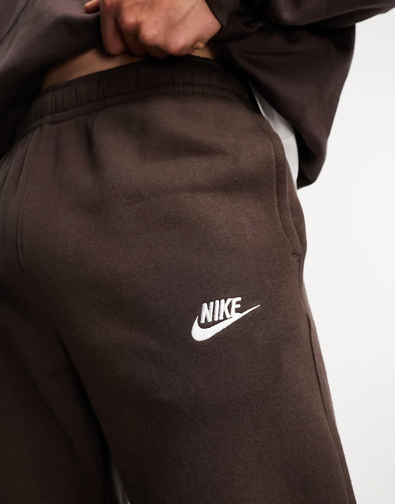 Nike Club joggers in brown