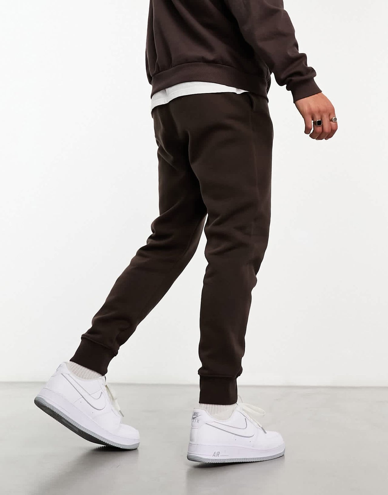 Nike Club joggers in brown