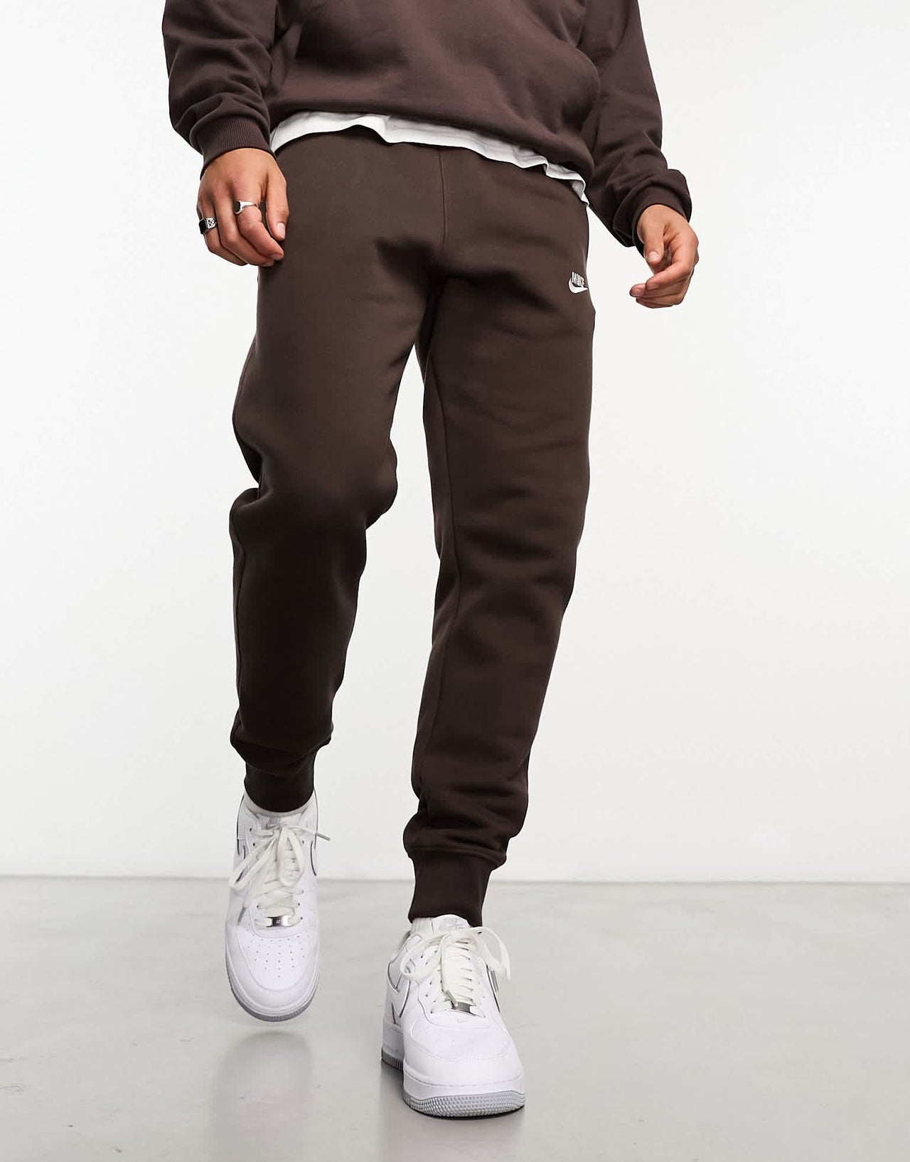 Nike Club joggers in brown