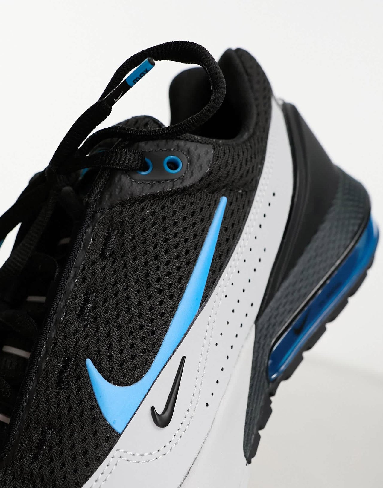 Nike Air Max Pulse trainers in black and grey