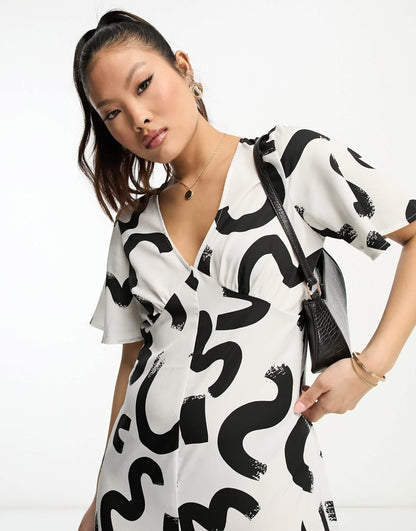 Vero Moda Petite wide leg jumpsuit in mono abstract print