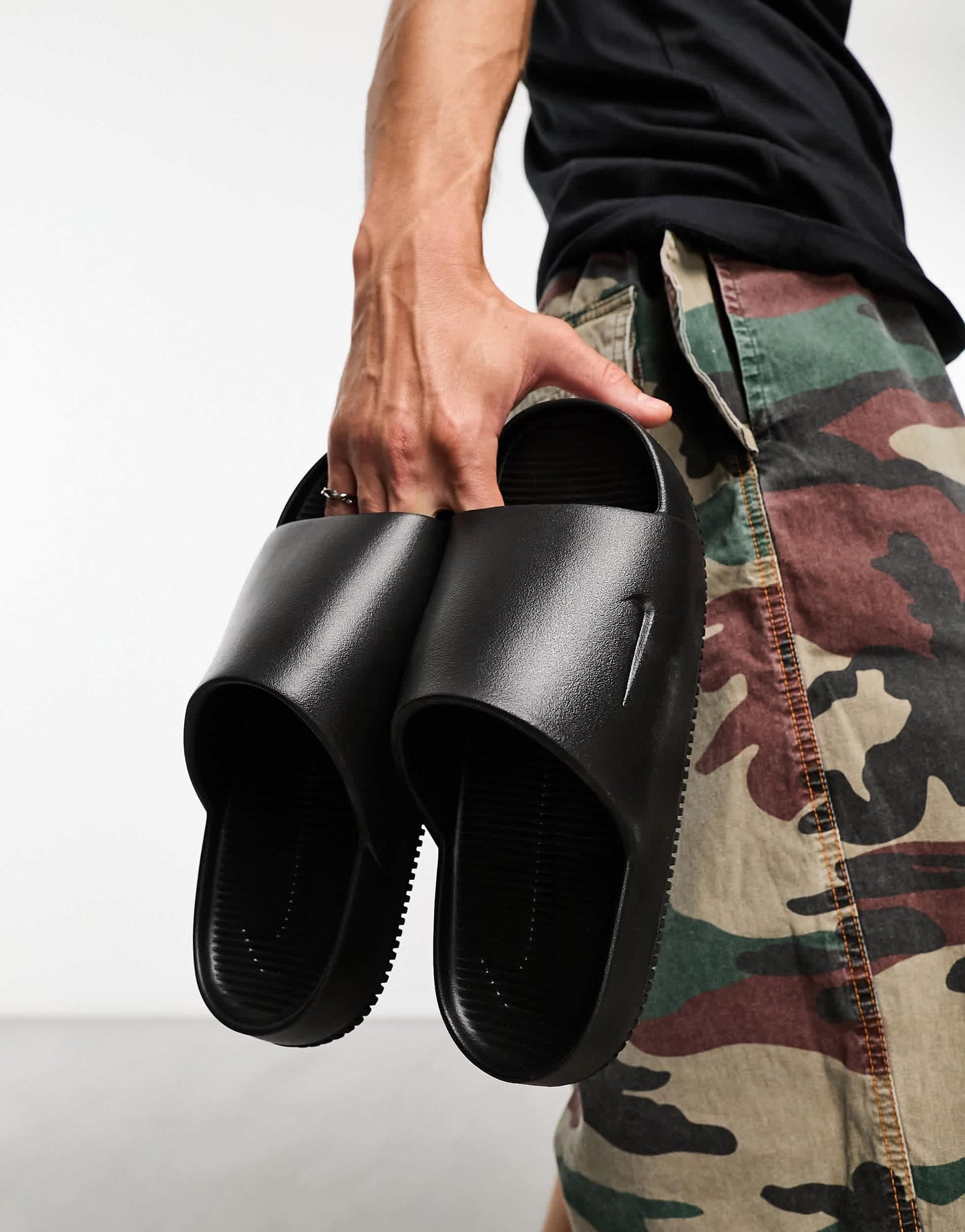 Nike Calm sliders in black