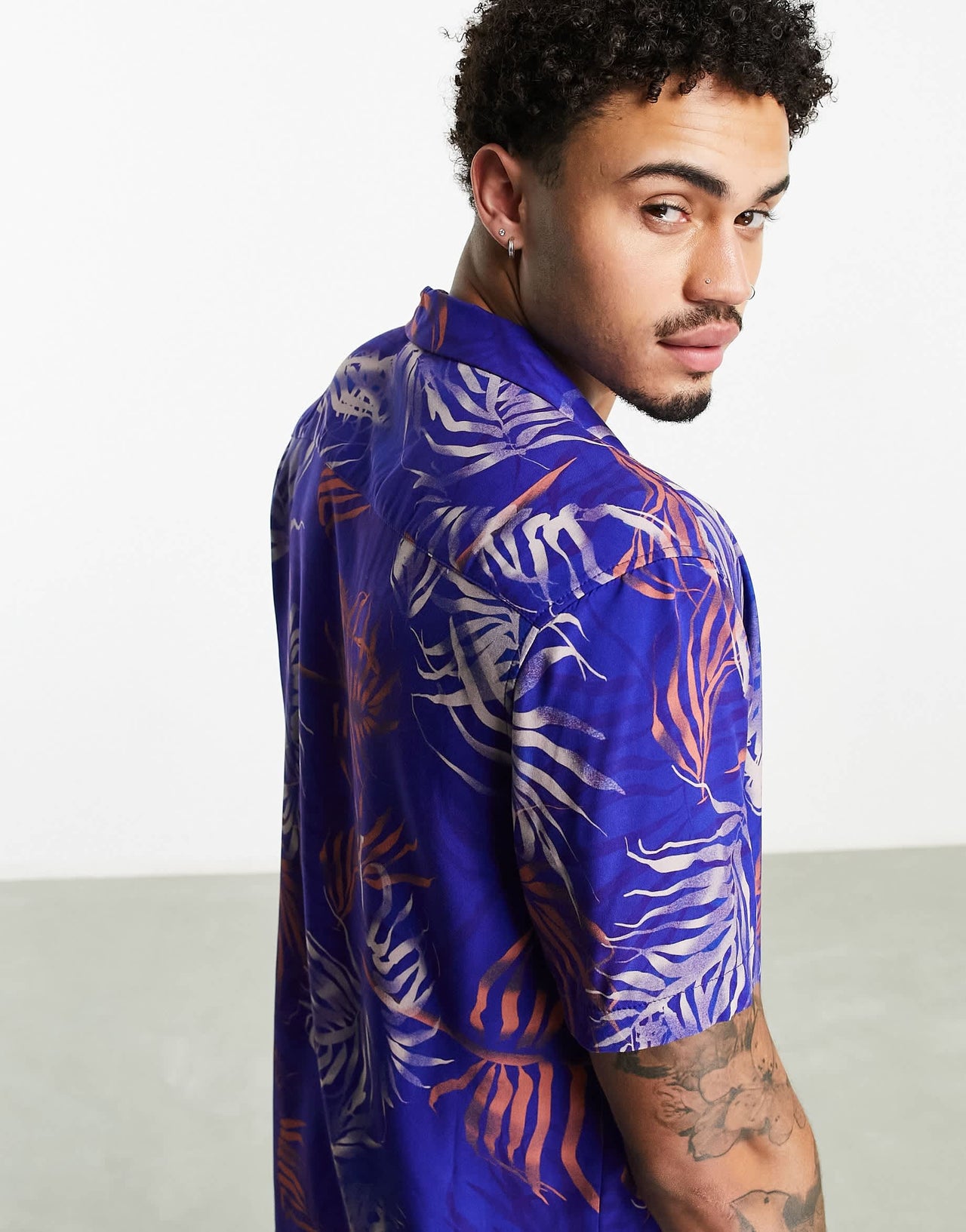 ASOS DESIGN relaxed revere shirt in navy leaf print