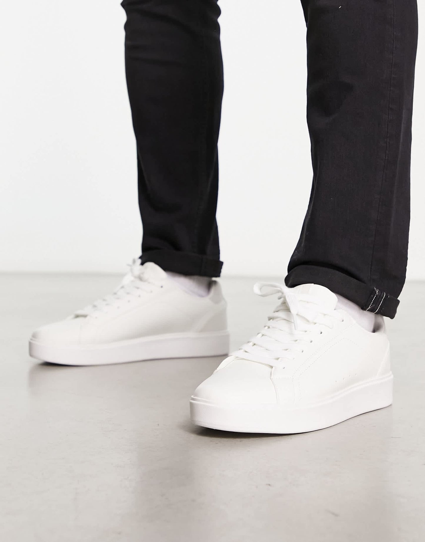 Pull&Bear basic lace-up trainer in white