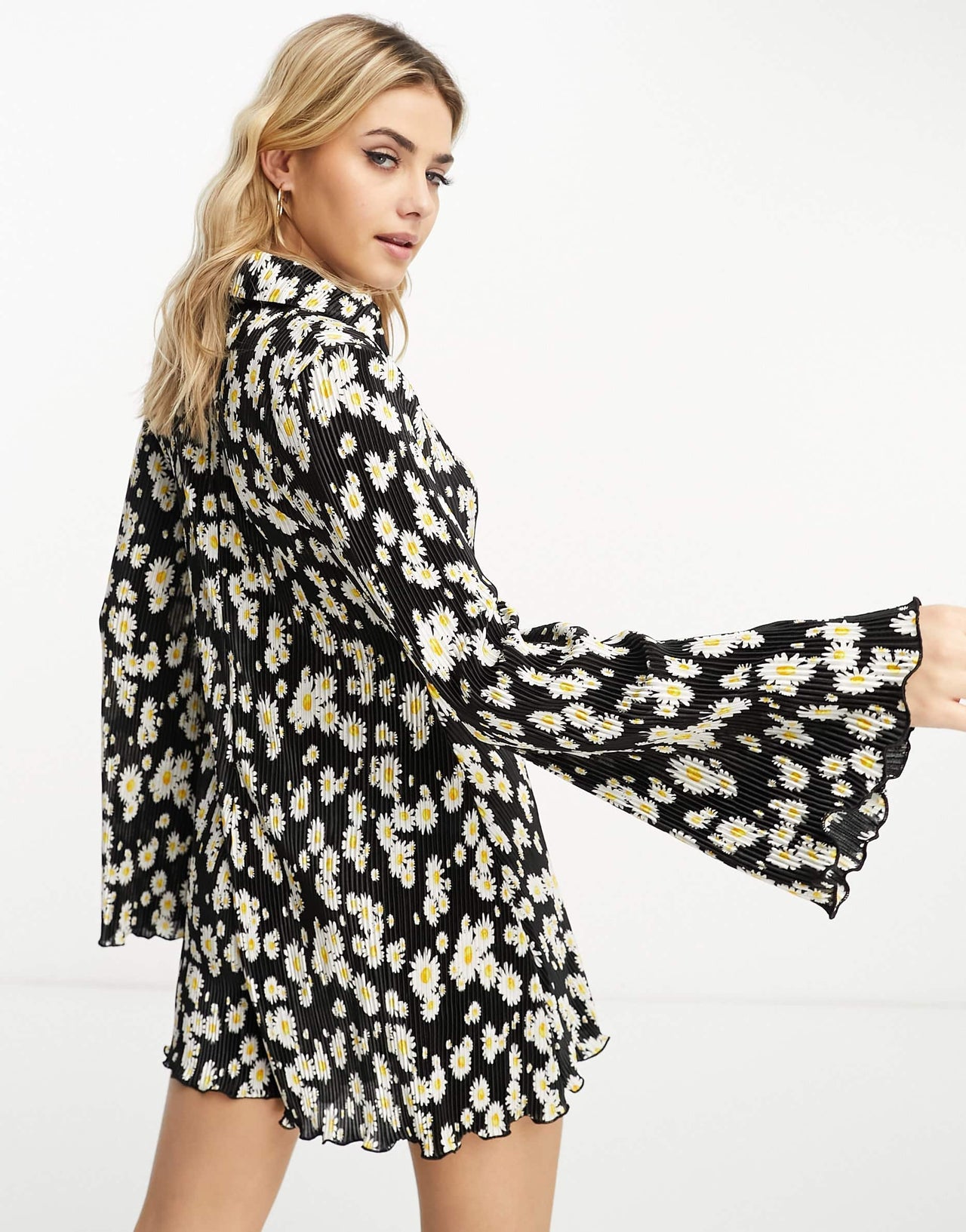 ASOS DESIGN plisse collar playsuit in black daisy print