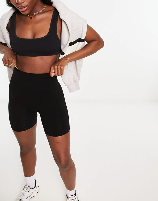 Stradivarius seamless rib short in black