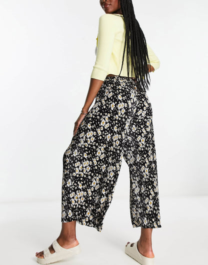 ASOS DESIGN plisse wide leg trouser culottes in dark based floral print