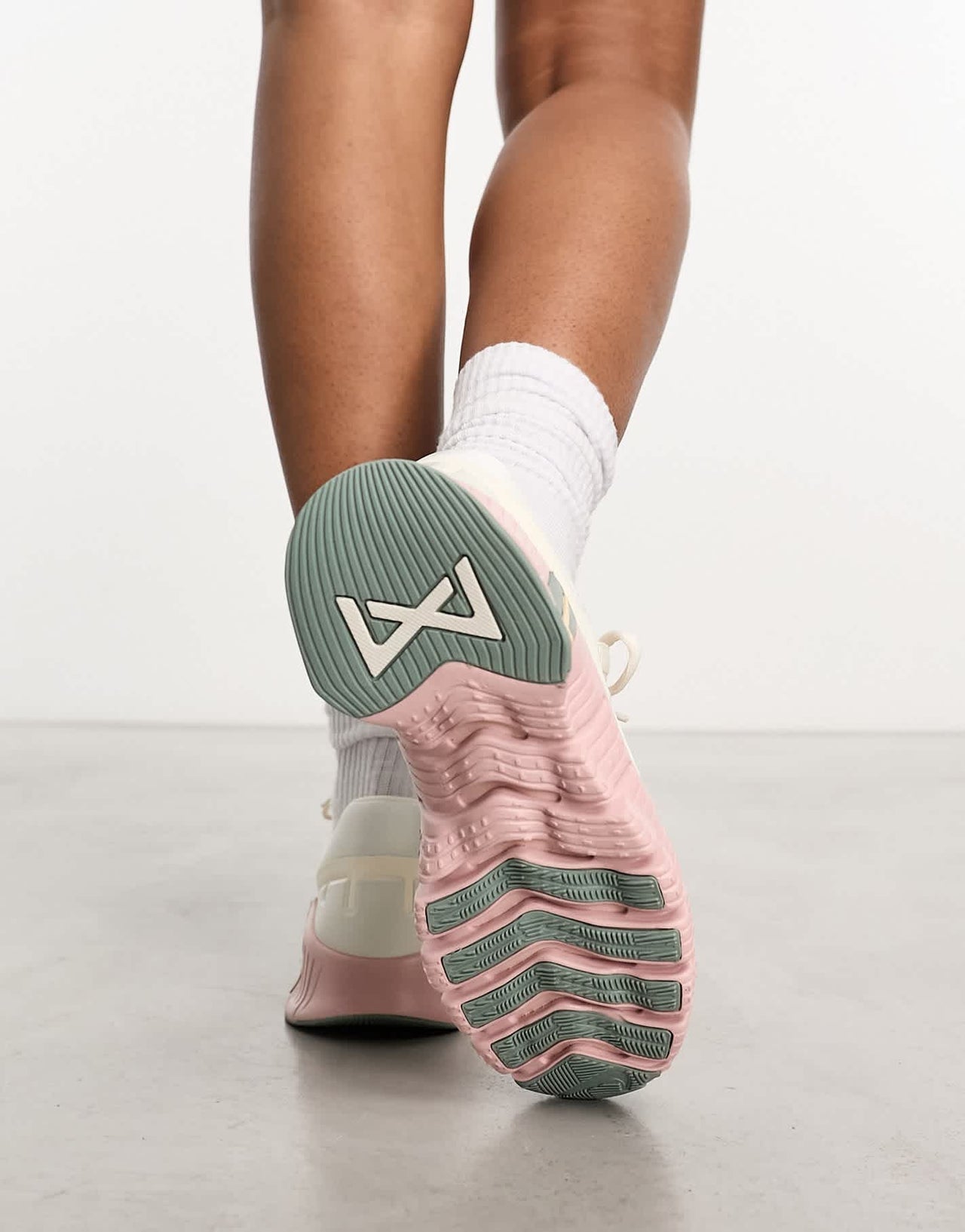 Nike Training Free Metcon 5 trainers in off white and peach