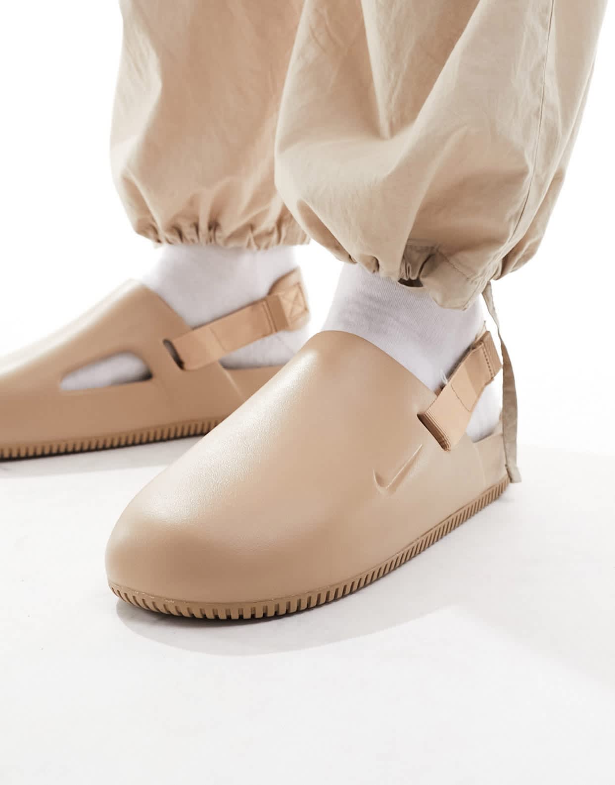 Nike Calm mule in beige