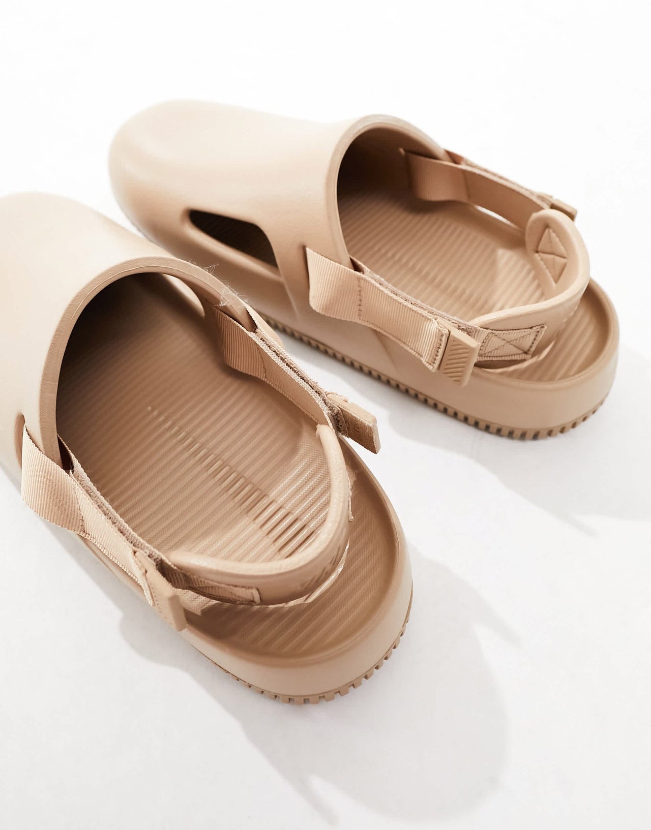 Nike Calm mule in beige