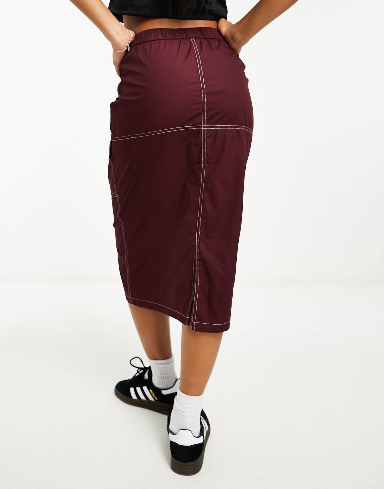 Heartbreak cargo mid rise midi skirt in burgundy and white