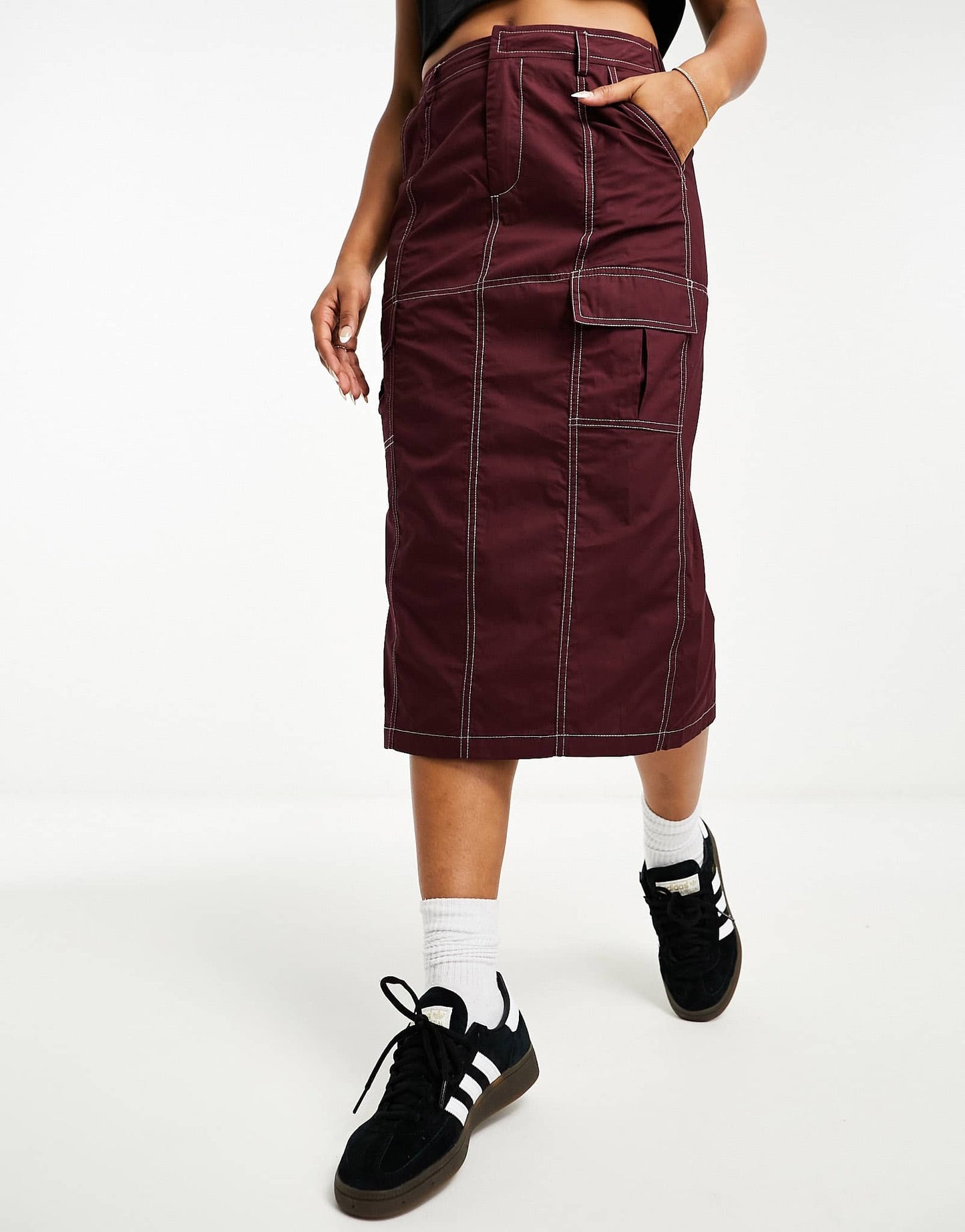 Heartbreak cargo mid rise midi skirt in burgundy and white