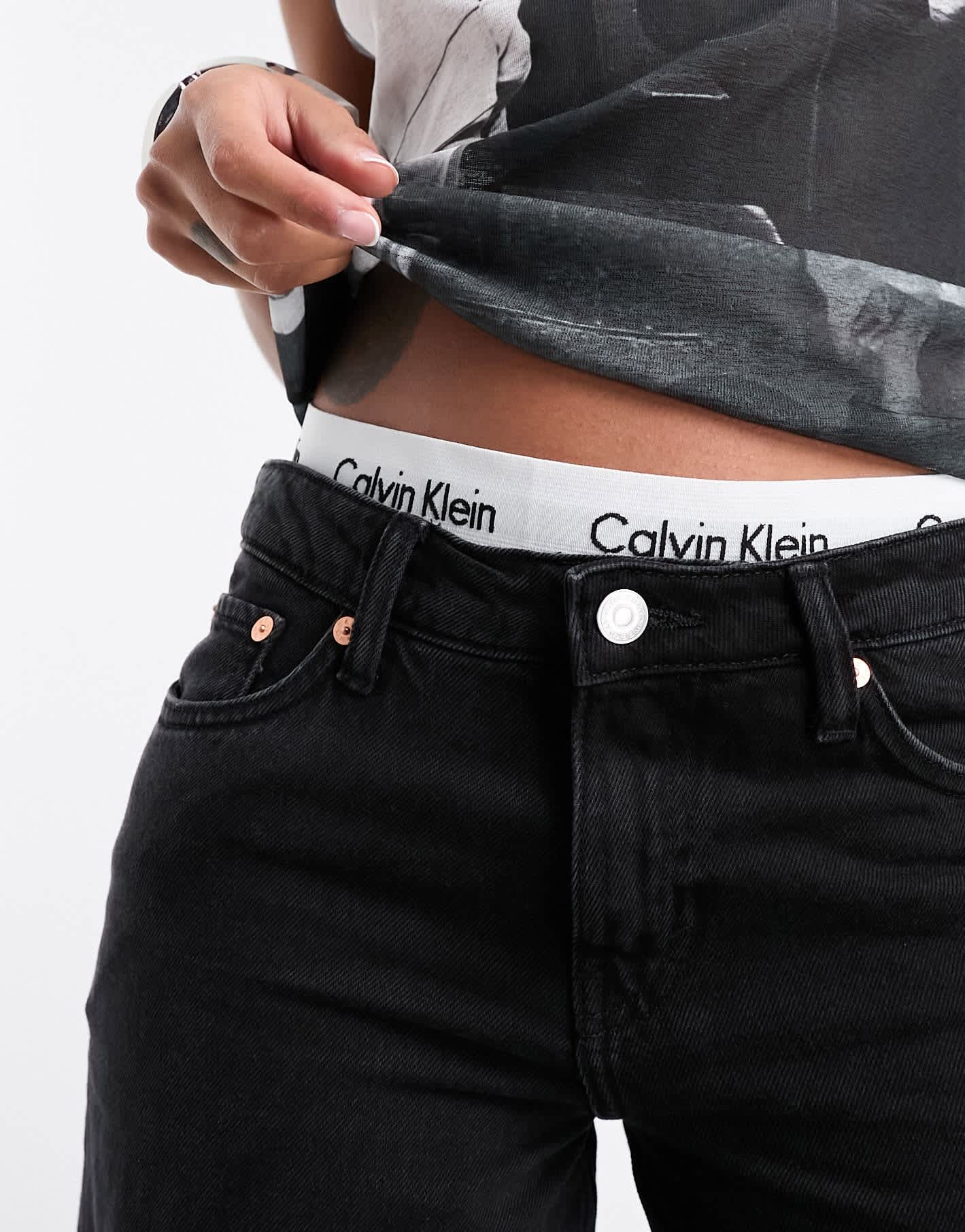 Weekday Ample low waist loose fit straight leg jeans in Black rinse